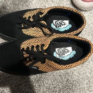 VANS! Only used once 8.0 size sneakers